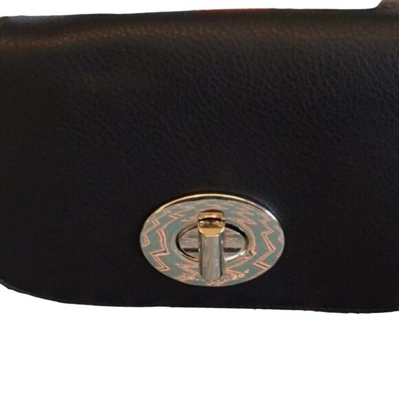 Crossbody bag black with 2 straps turn lock closure - Picture 6 of 8